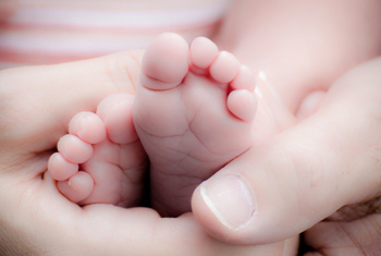 Первый ребенок из пробирки празднует З5 день рождения